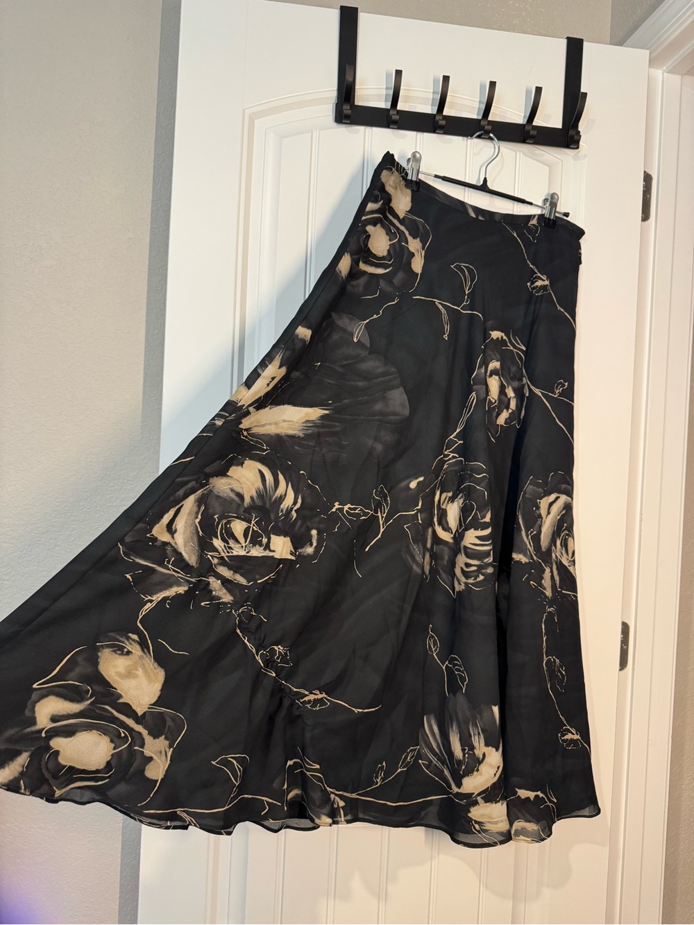 Liz Claiborne Black Heavy Weight Maxi Skirt with Cream Floral Print